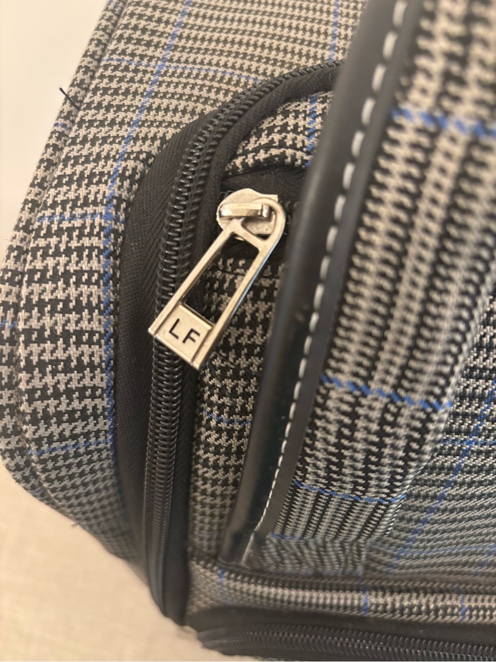 London Fog 15” Under The Seat Bag Cambridge II Collection Black Plaid - Picture 11 of 11